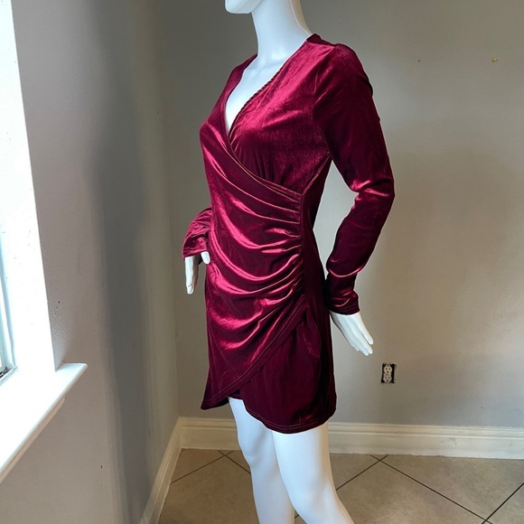 Shein Bae Wrap Front Ruched Detail Velvet Dress
Size Large for size 10 - Picture 6 of 9